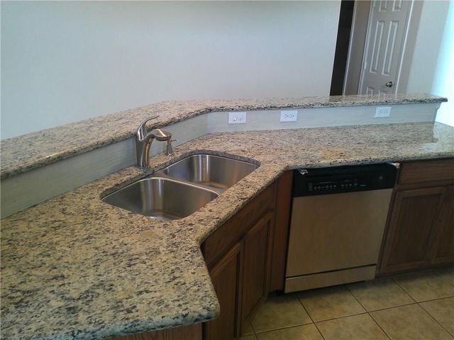 633 Blue Sky Drive, Arlington, TX 76002