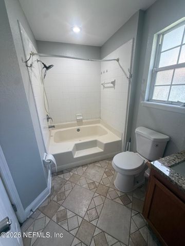 7945 MACINNES DR Drive, Jacksonville, FL 32244