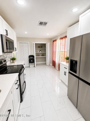 7945 MACINNES DR Drive, Jacksonville, FL 32244