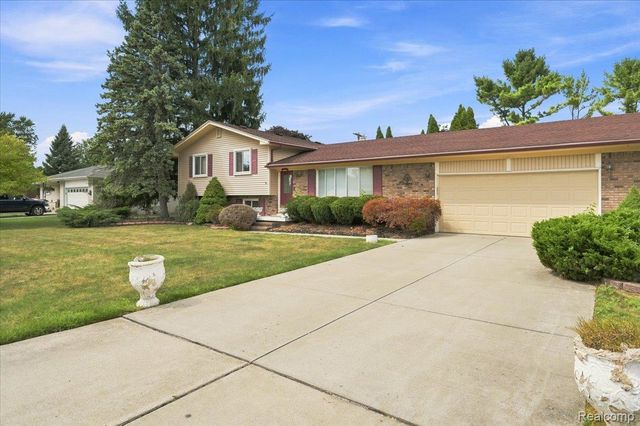 37582 Whitney Drive, Wayne, MI 48184