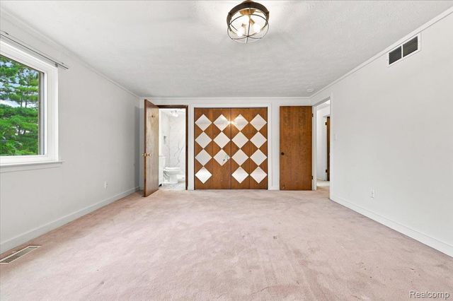 37582 Whitney Drive, Wayne, MI 48184