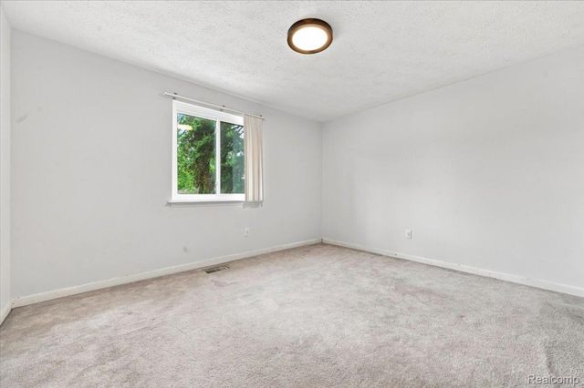 37582 Whitney Drive, Wayne, MI 48184