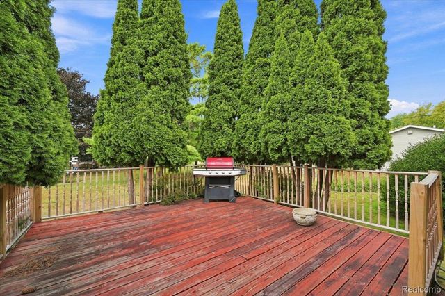 37582 Whitney Drive, Wayne, MI 48184