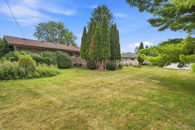 37582 Whitney Drive, Wayne, MI 48184