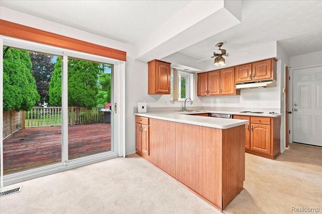 37582 Whitney Drive, Wayne, MI 48184