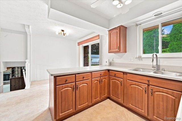 37582 Whitney Drive, Wayne, MI 48184