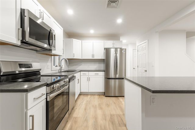 10 Overbrook Street, Riverhead, NY 11901