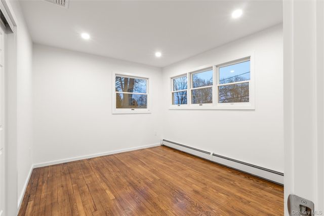 10 Overbrook Street, Riverhead, NY 11901