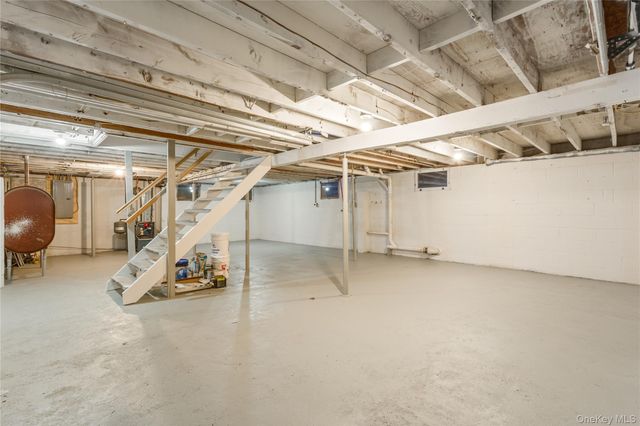 10 Overbrook Street, Riverhead, NY 11901