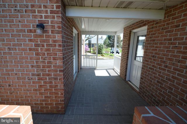 556 SCHOOLWAY DR, Manheim, PA 17545