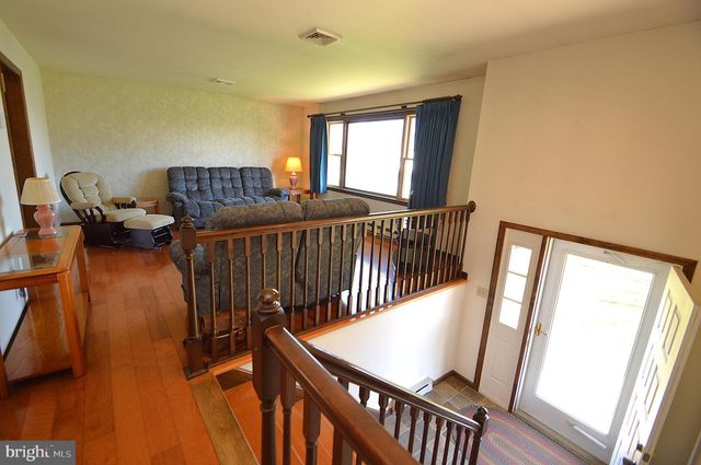 556 SCHOOLWAY DR, Manheim, PA 17545