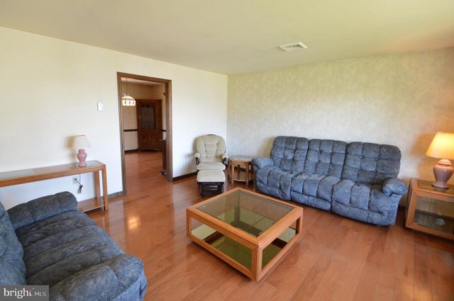 556 SCHOOLWAY DR, Manheim, PA 17545