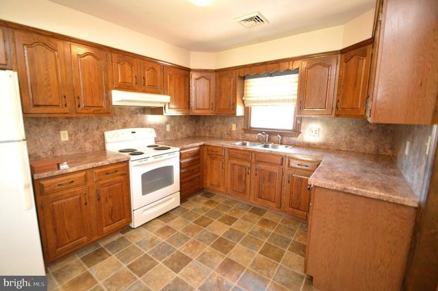 556 SCHOOLWAY DR, Manheim, PA 17545