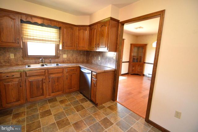 556 SCHOOLWAY DR, Manheim, PA 17545