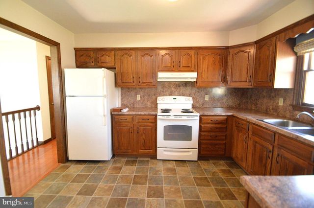 556 SCHOOLWAY DR, Manheim, PA 17545
