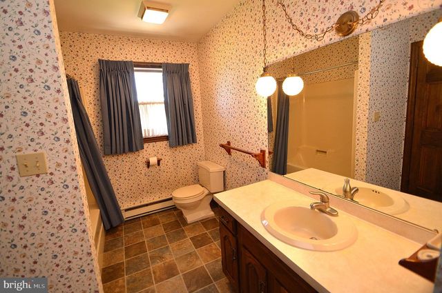 556 SCHOOLWAY DR, Manheim, PA 17545