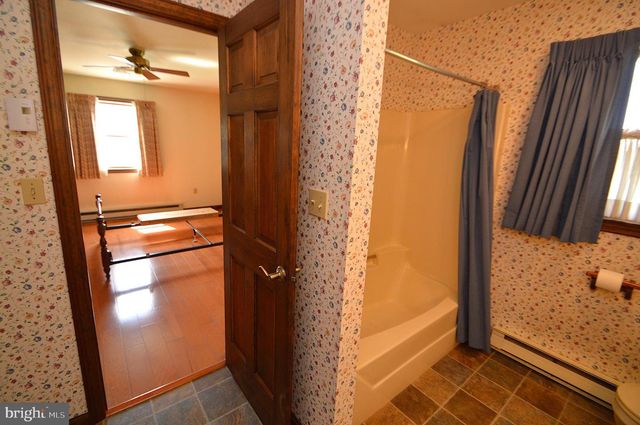 556 SCHOOLWAY DR, Manheim, PA 17545