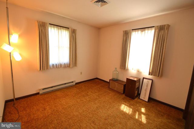 556 SCHOOLWAY DR, Manheim, PA 17545