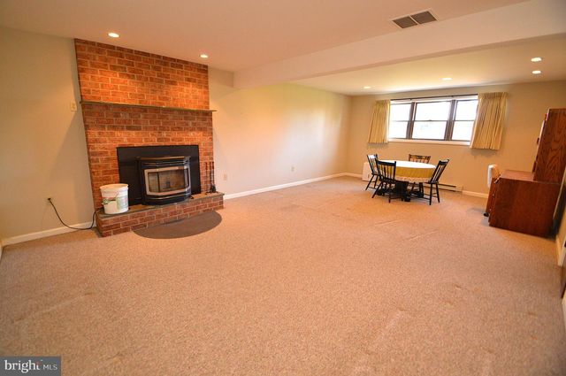 556 SCHOOLWAY DR, Manheim, PA 17545