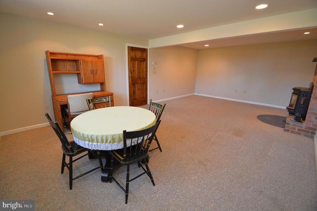 556 SCHOOLWAY DR, Manheim, PA 17545