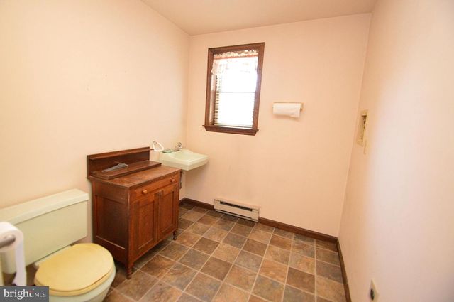 556 SCHOOLWAY DR, Manheim, PA 17545