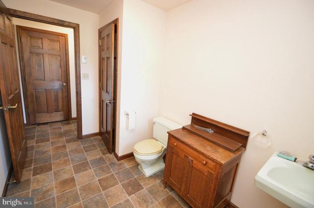 556 SCHOOLWAY DR, Manheim, PA 17545