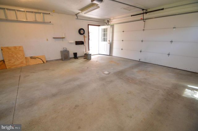 556 SCHOOLWAY DR, Manheim, PA 17545
