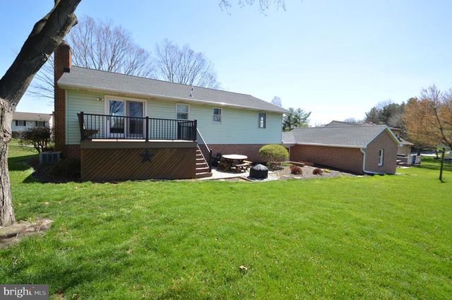 556 SCHOOLWAY DR, Manheim, PA 17545