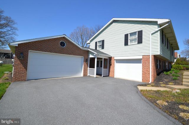 556 SCHOOLWAY DR, Manheim, PA 17545