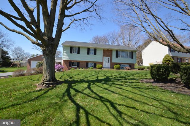 556 SCHOOLWAY DR, Manheim, PA 17545