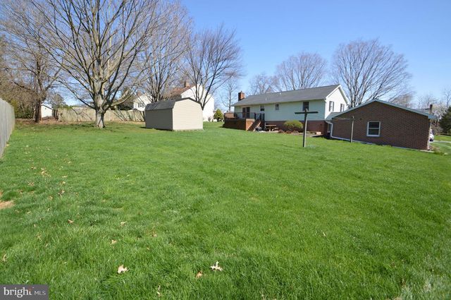 556 SCHOOLWAY DR, Manheim, PA 17545