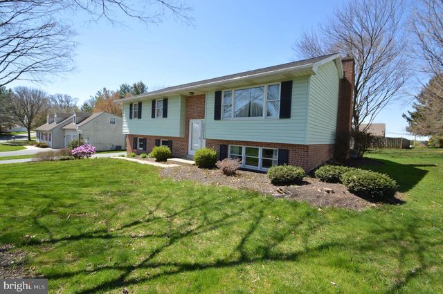 556 SCHOOLWAY DR, Manheim, PA 17545