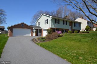 556 SCHOOLWAY DR, Manheim, PA 17545