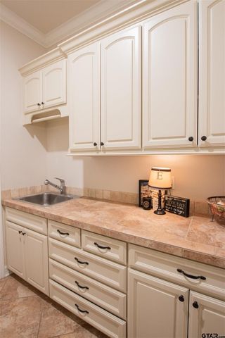 7130 Holly Square Ct., Tyler, TX 75703