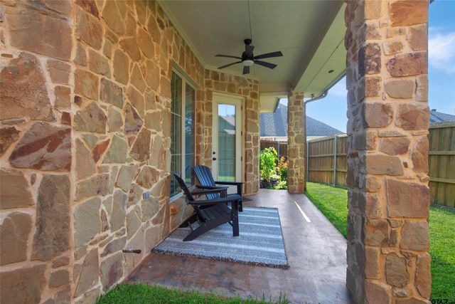 7130 Holly Square Ct., Tyler, TX 75703