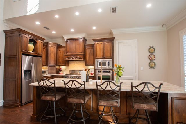 7130 Holly Square Ct., Tyler, TX 75703