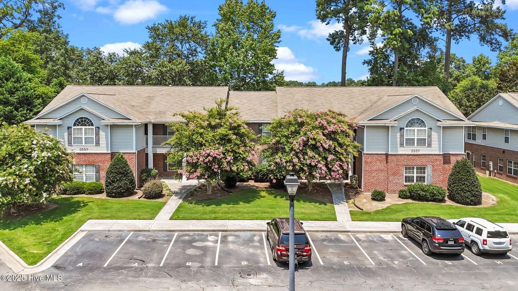 2207 Locksley Woods Drive E, Greenville, NC 27858