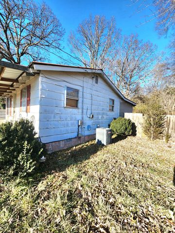 1102 N Washington St, Tullahoma, TN 37388