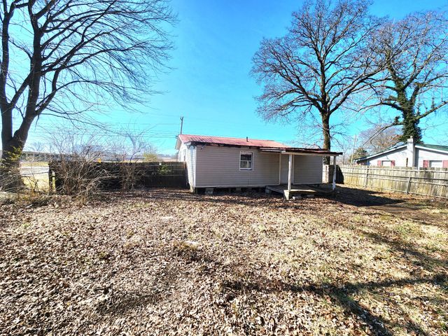 1102 N Washington St, Tullahoma, TN 37388