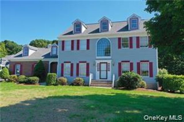8 Menayas Court, Washingtonville, NY 10992