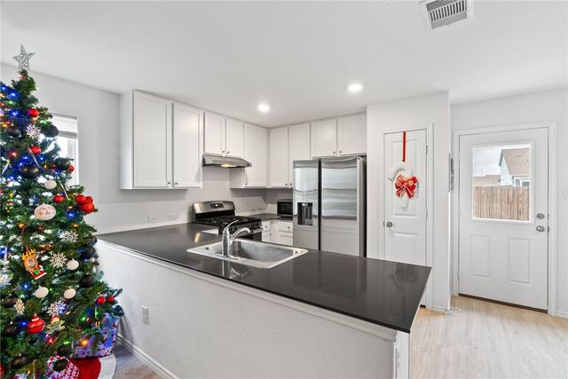 13282 Silverado Dr, Robstown, TX 78380