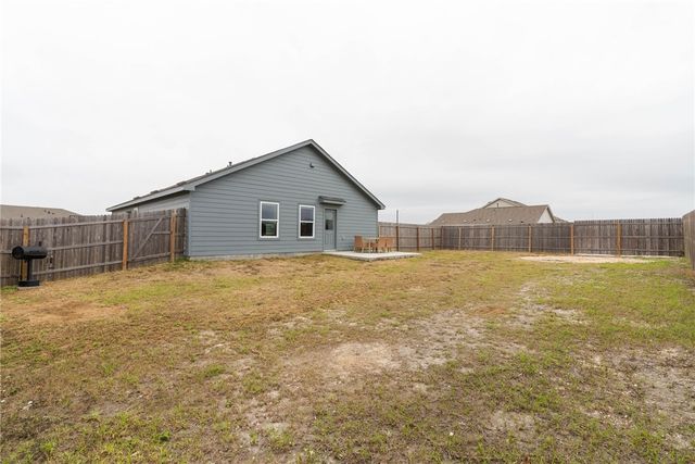 13282 Silverado Dr, Robstown, TX 78380