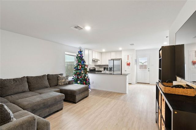 13282 Silverado Dr, Robstown, TX 78380