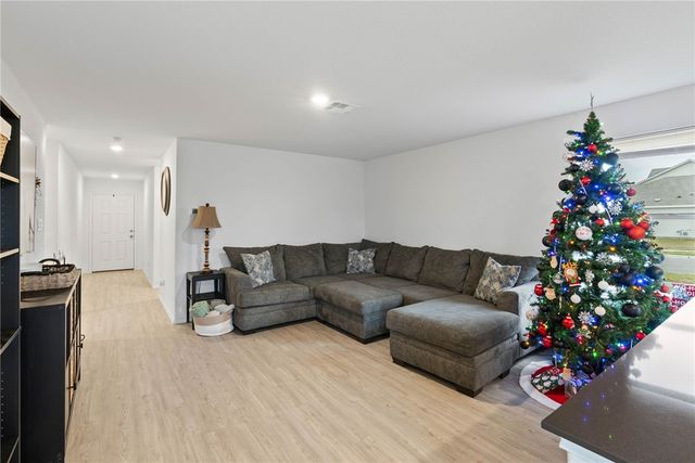 13282 Silverado Dr, Robstown, TX 78380