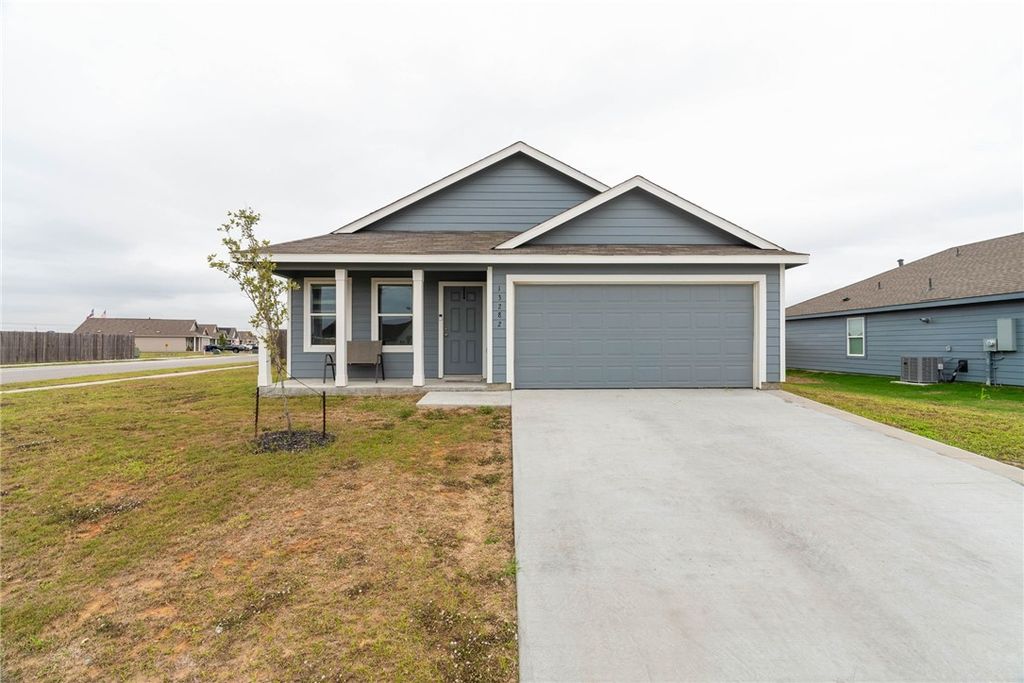 13282 Silverado Dr, Robstown, TX 78380