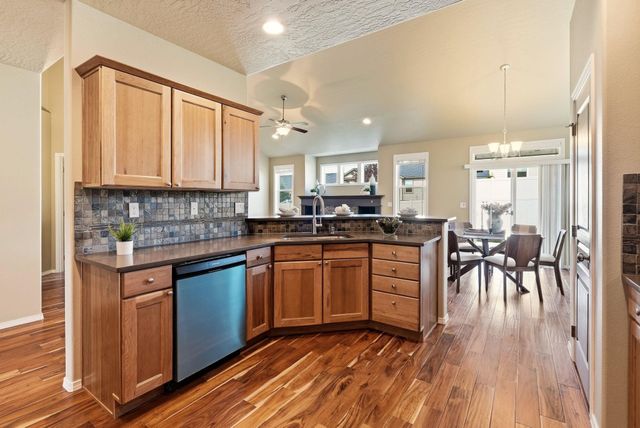 6909 S Woodhaven Dr, Spokane, WA 99224