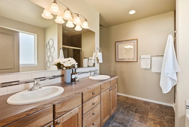 6909 S Woodhaven Dr, Spokane, WA 99224