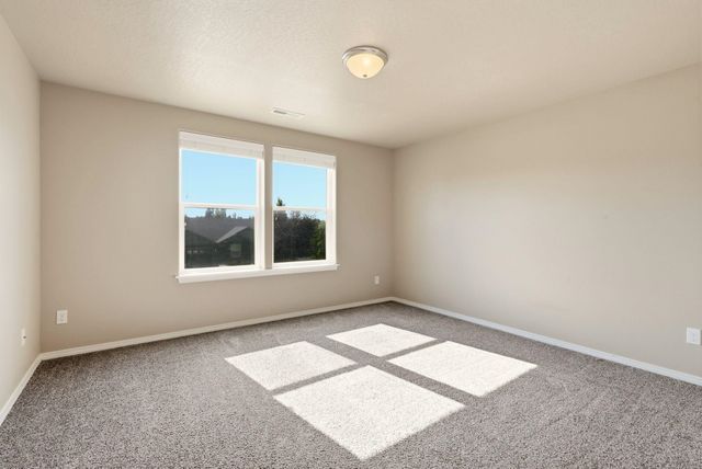 6909 S Woodhaven Dr, Spokane, WA 99224