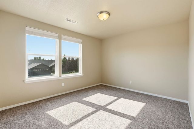 6909 S Woodhaven Dr, Spokane, WA 99224