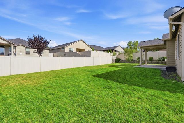 6909 S Woodhaven Dr, Spokane, WA 99224